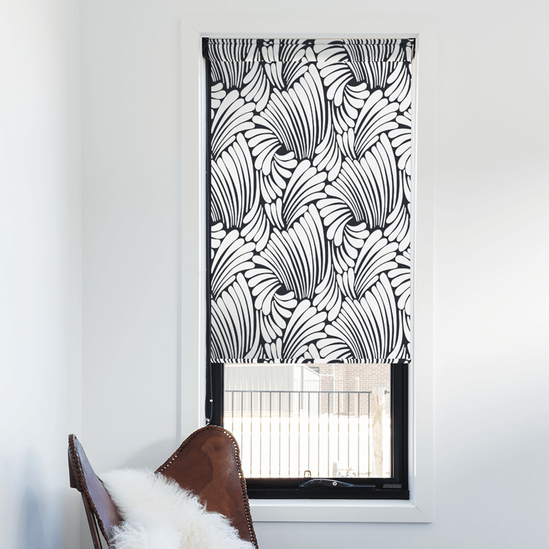 fingers-white-blind-1