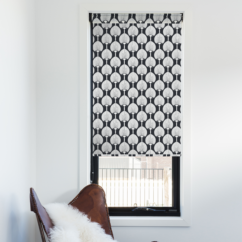 miko-black-_-white-blind-3